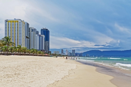 DANANG BEACH IS BRILLIANT WITH ART KITE SHOW