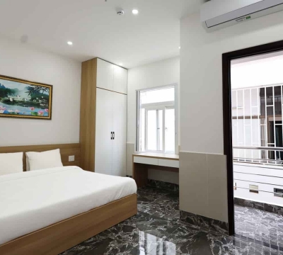 Luxury Apartment with Bathtub and Balcony